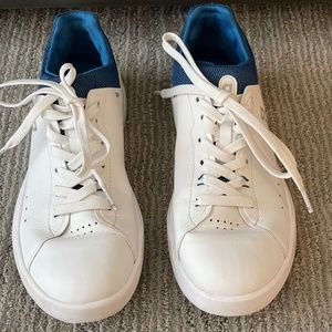 On the Roger Advantage, Men's size 7M